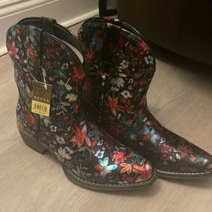New with tags and Original Box Cow Girl Boots